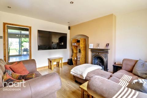 3 bedroom end of terrace house for sale, Rosedale Road, Dagenham