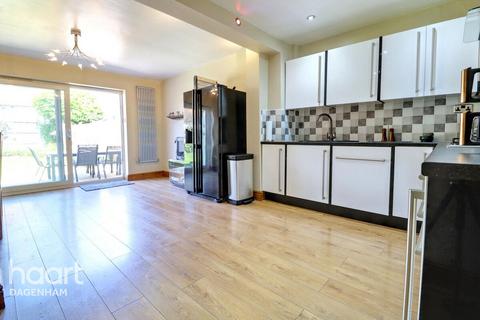 3 bedroom end of terrace house for sale, Rosedale Road, Dagenham
