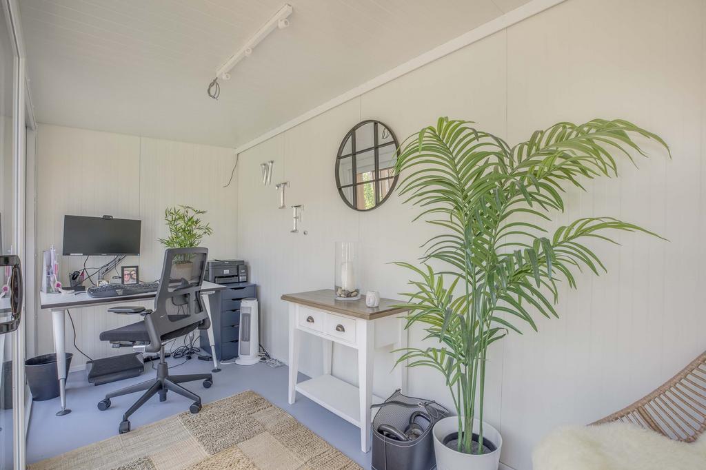 19 Trinity Avenue, SL7 3 AL (LOW RES)-20