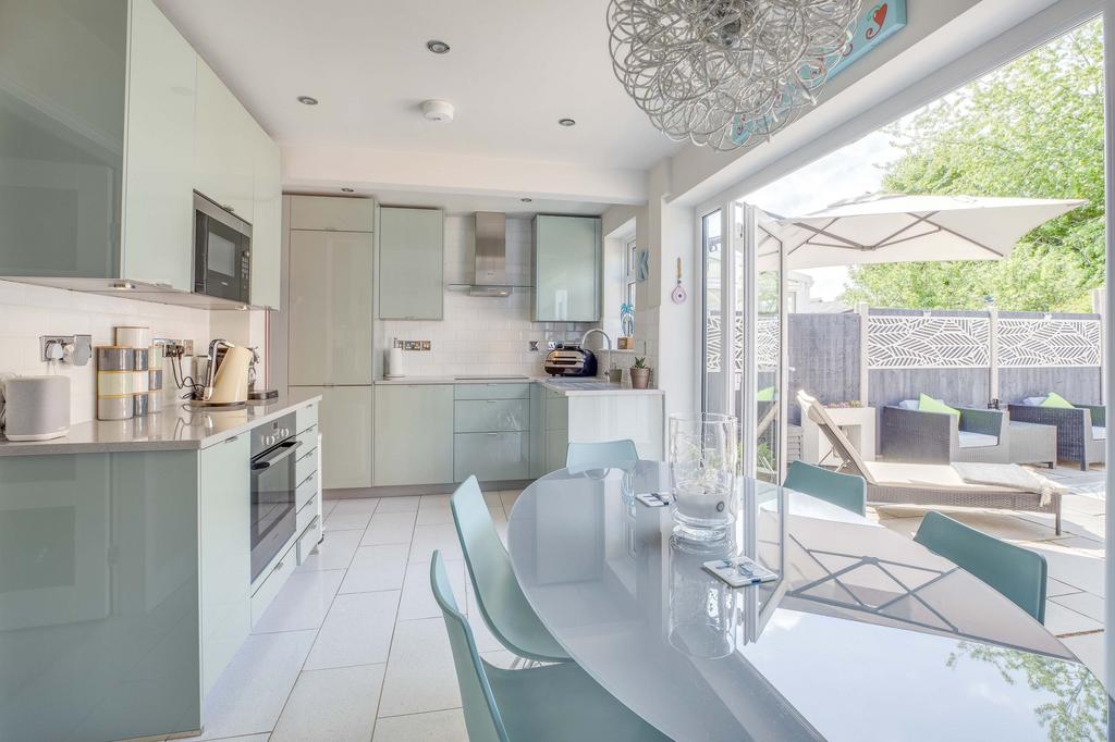 19 Trinity Avenue, SL7 3 AL (LOW RES)-12