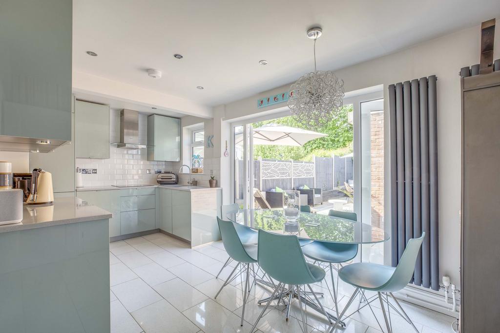 19 Trinity Avenue, SL7 3 AL (LOW RES)-11