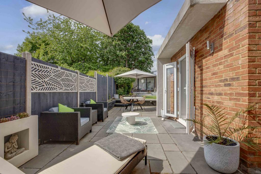 19 Trinity Avenue, SL7 3 AL (LOW RES)-16