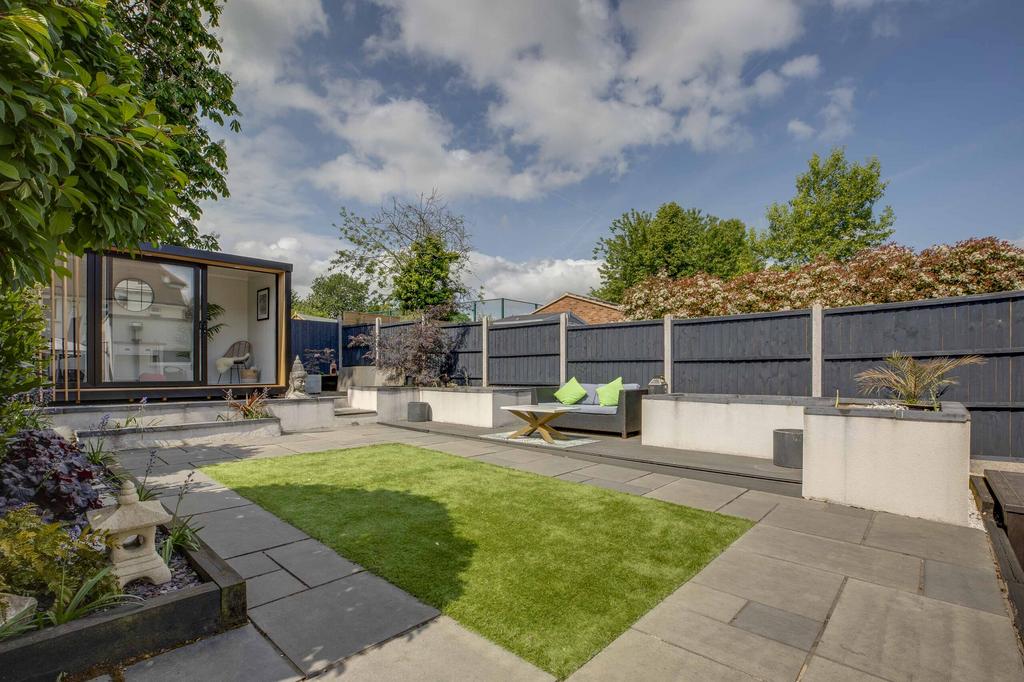 19 Trinity Avenue, SL7 3 AL (LOW RES)-18