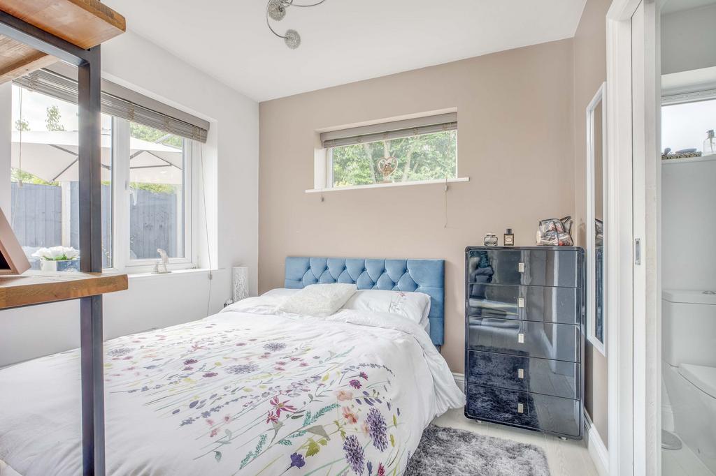 19 Trinity Avenue, SL7 3 AL (LOW RES)-15
