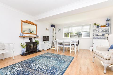 4 bedroom detached house for sale, Hutchins Way, Horley RH6