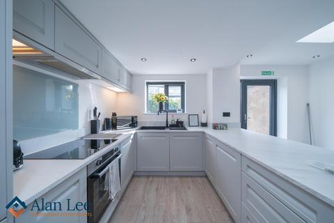 4 bedroom terraced house for sale, St. Georges Street, SK11 6TG