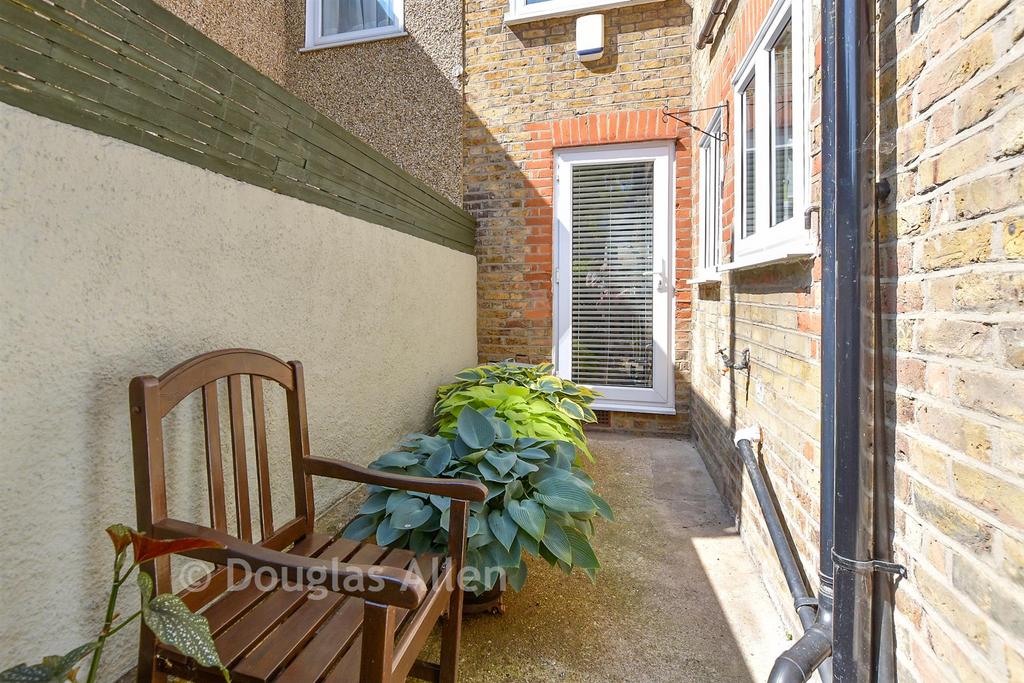 External Lifestyle Photograph