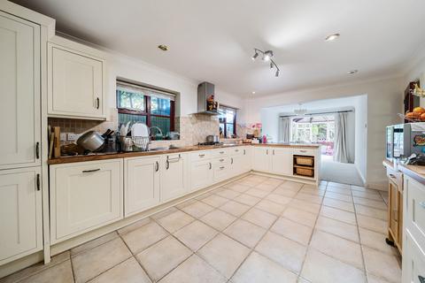 5 bedroom detached house for sale, Collum Green Road, Farnham Common