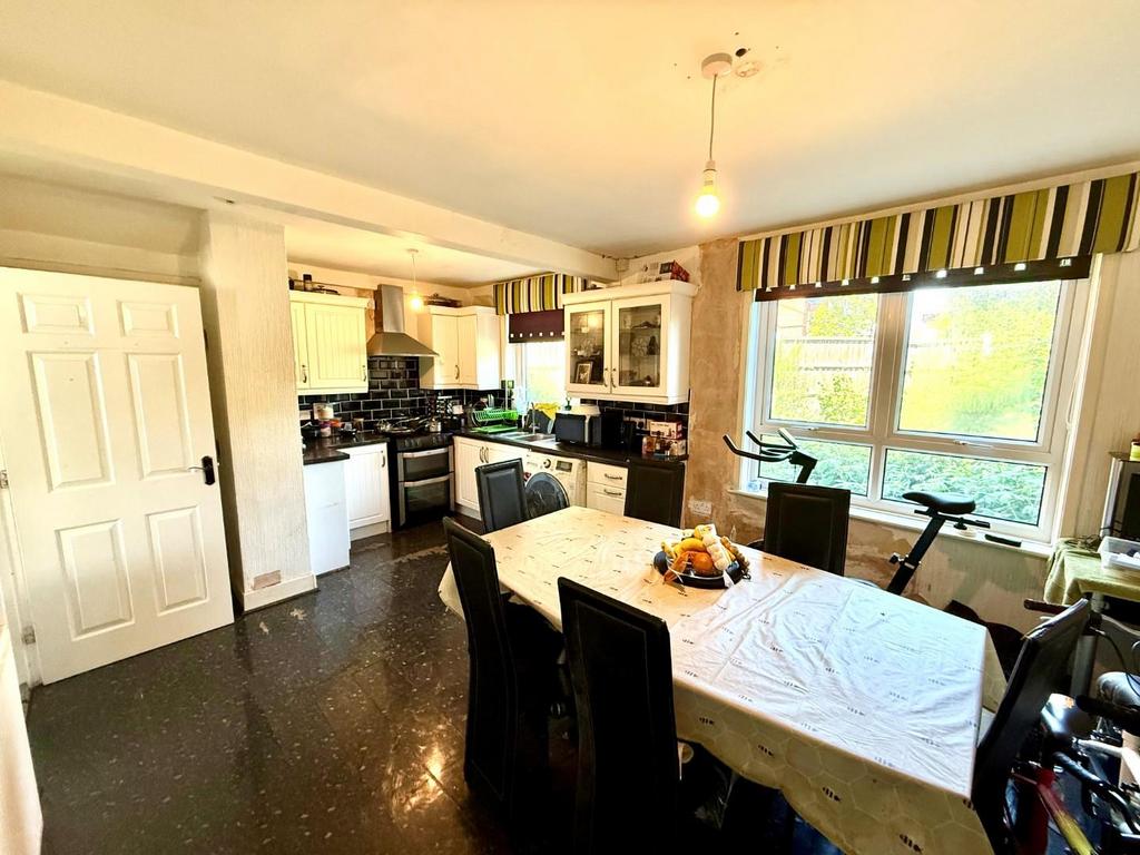 Kitchen 1.jpg