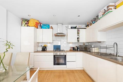 3 bedroom flat for sale, Foxberry Road, Brockley, London, SE4