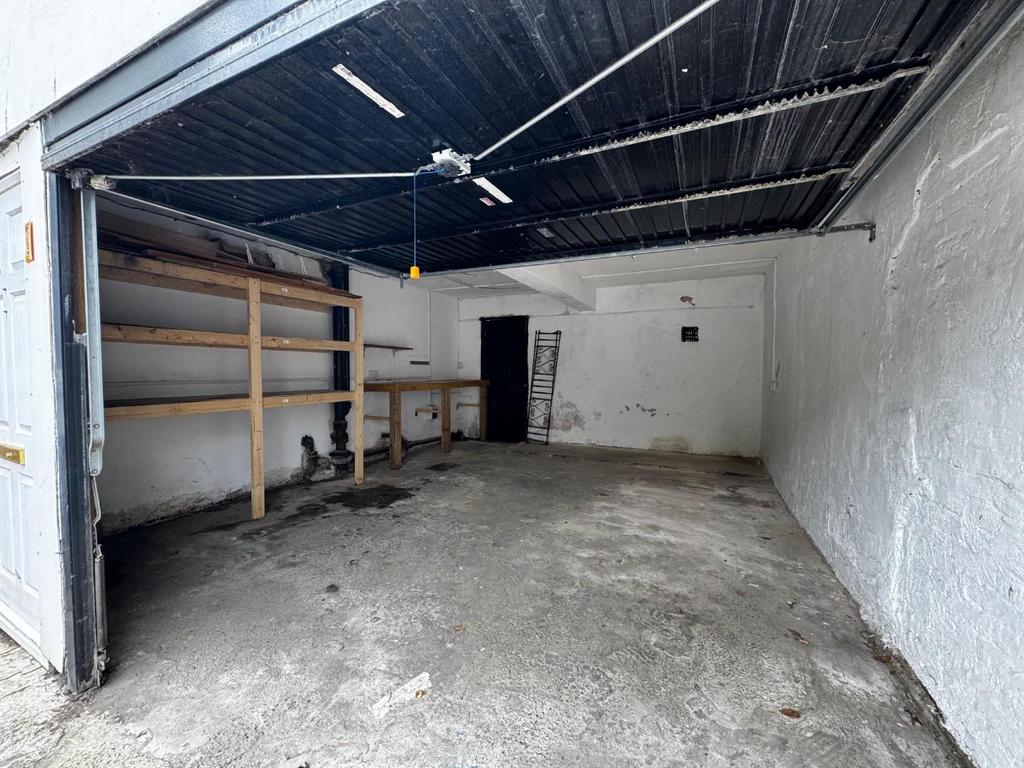 Garage.jpeg