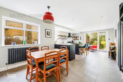 undefined, Queens Gardens, Ealing, W5