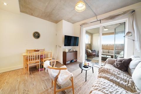 2 bedroom apartment to rent, South Street, Romford