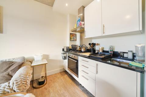 2 bedroom apartment to rent, South Street, Romford