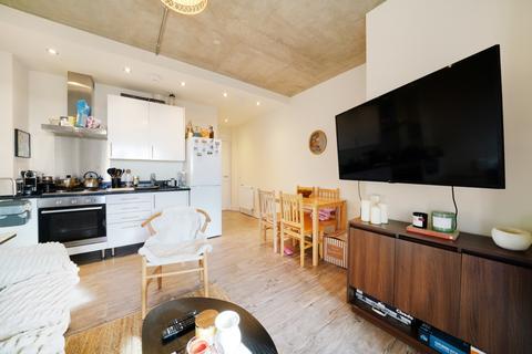 2 bedroom apartment to rent, South Street, Romford