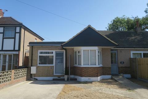 Studio to rent, Dorchester Drive, Feltham, TW14