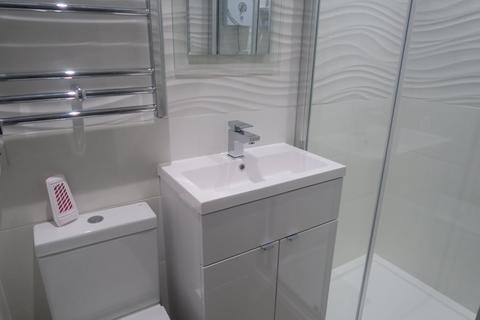 Studio to rent, Dorchester Drive, Feltham, TW14