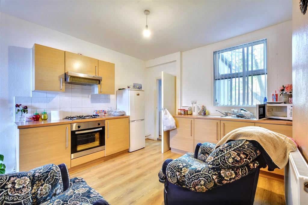 Kitchen 2.jpeg