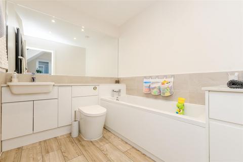 25 Commodores Close, Minster On Sea, Sheerness, ME12 3UU