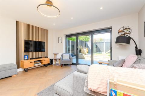 25 Commodores Close, Minster On Sea, Sheerness, ME12 3UU