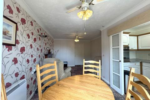 2 bedroom apartment for sale, Madingley Court, Cambridge Road, Southport, PR9 9SG