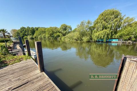 undefined, 3 Kingswood Creek, Wraysbury, Staines, Middlesex TW19 5EN