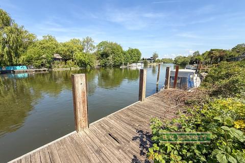 3 bedroom detached house for sale, 3 Kingswood Creek, Wraysbury, Staines, Middlesex TW19 5EN