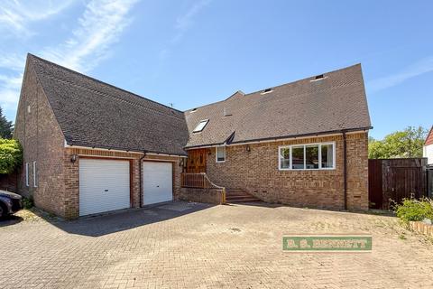 3 bedroom detached house for sale, 3 Kingswood Creek, Wraysbury, Staines, Middlesex TW19 5EN