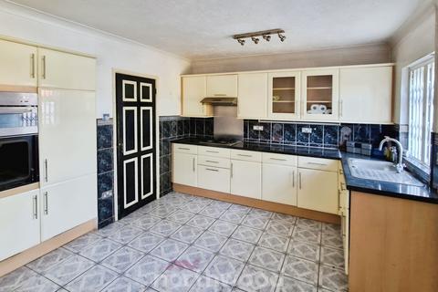 3 bedroom semi-detached house for sale, Briar Road, Doncaster DN6
