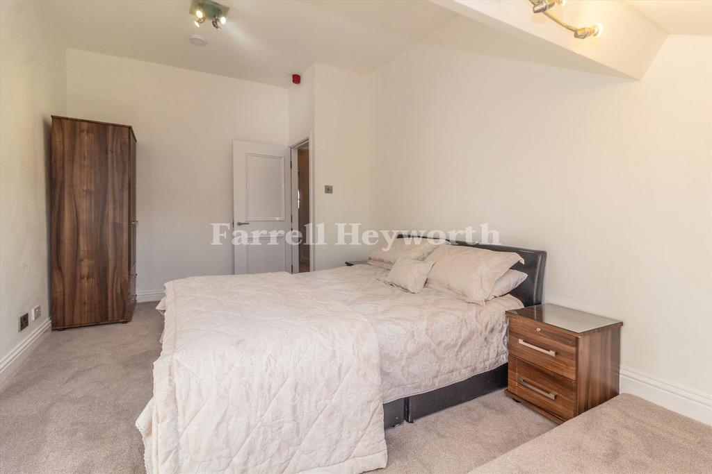Bedroom 1 image 2