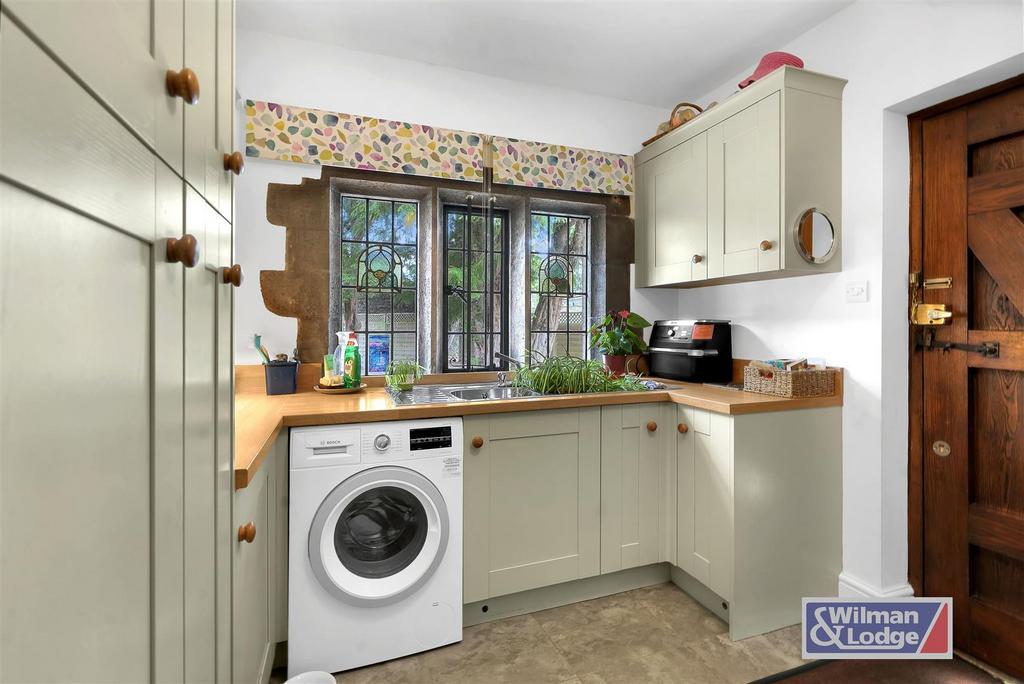 Four Double Bed Character Property in Steeton (25)
