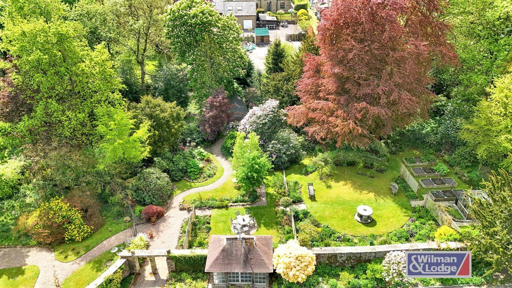 Four Double Bed Character Property in Steeton (49)