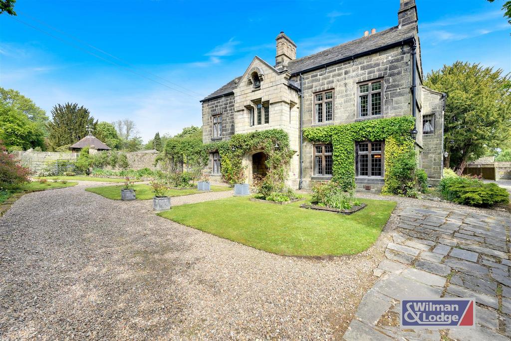 Four Double Bed Character Property in Steeton (7).