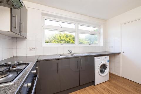 9 Glena Mount, Sutton, SM1 4HW