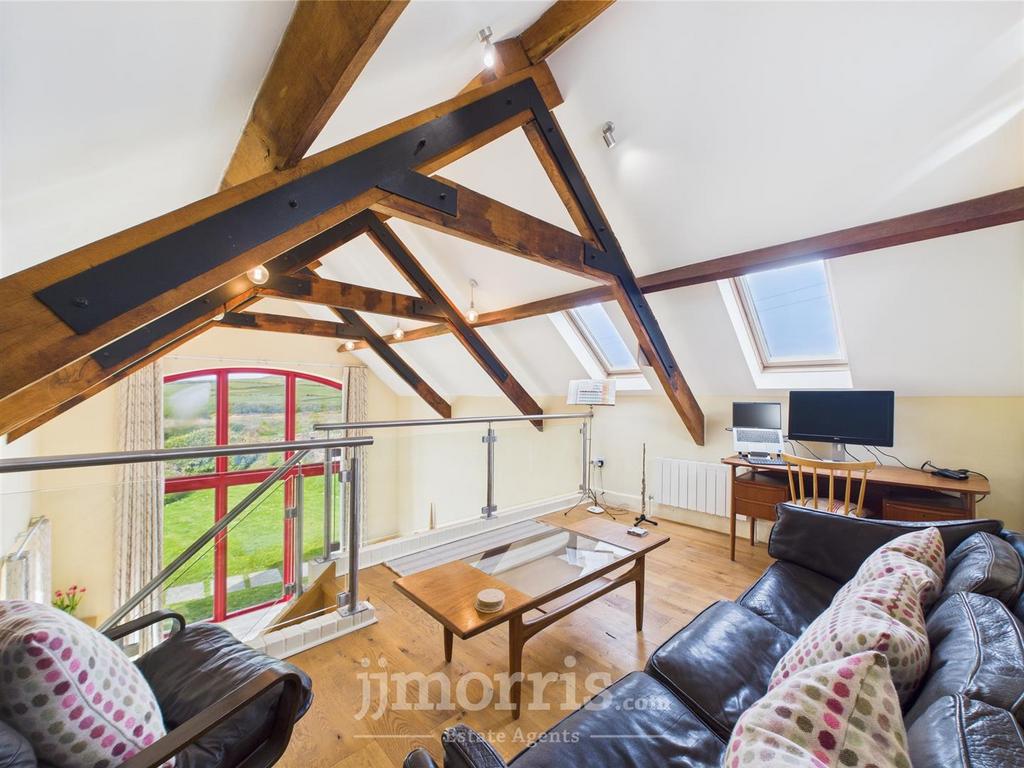 First Floor (Mezzanine) Sitting Room/Study/Bedroom