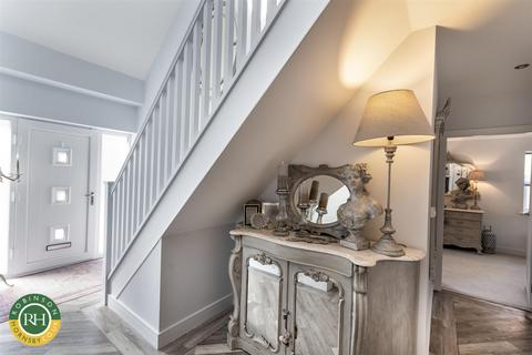 2 Blenheim Drive, Finningley, Doncaster, DN9 3QF