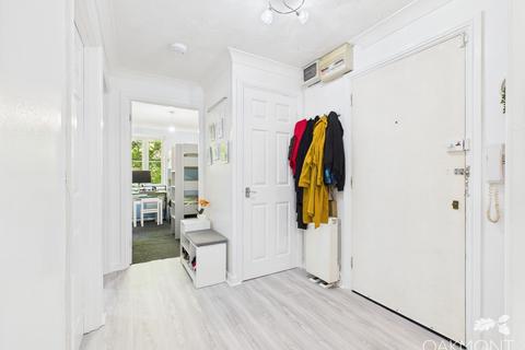 2 bedroom flat for sale, St. James Gardens, Romford