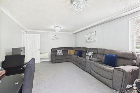 2 bedroom flat for sale, St. James Gardens, Romford