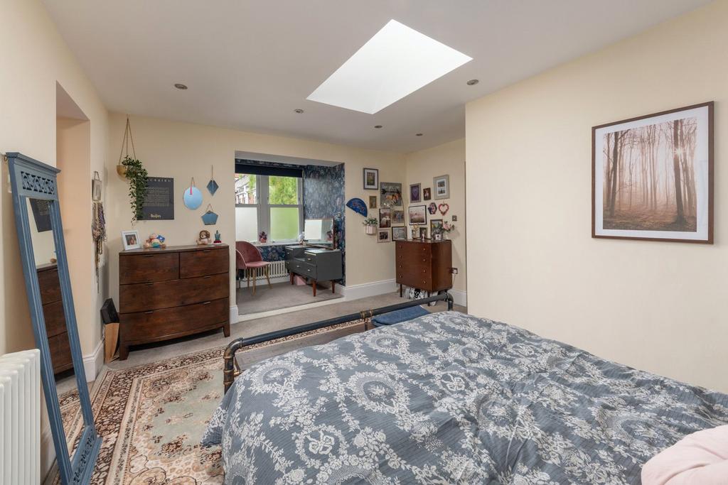 Bedroom 1 Pic 2