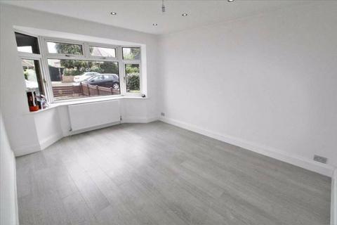 4 bedroom bungalow to rent, St. Andrews Crescent, Windsor SL4