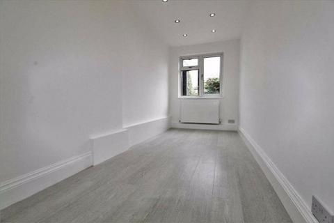 4 bedroom bungalow to rent, St. Andrews Crescent, Windsor SL4