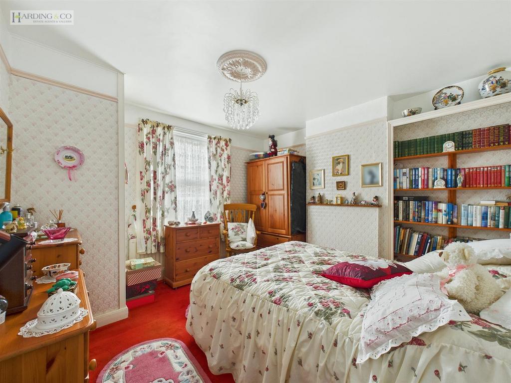 Bedroom 1 .1.jpg