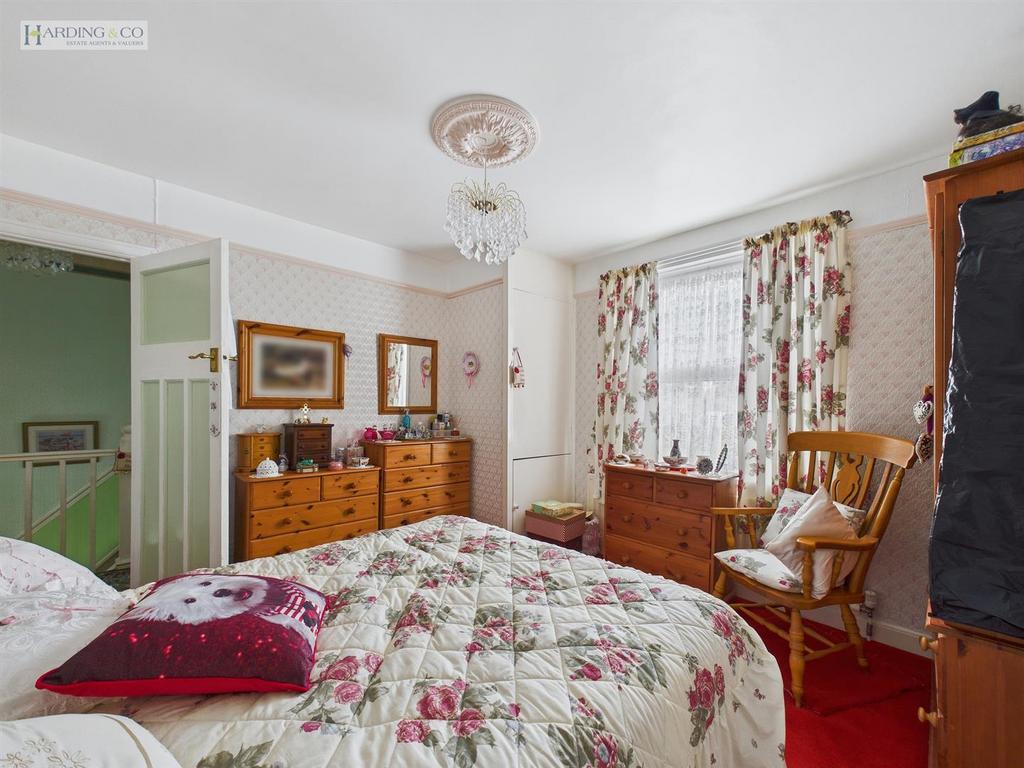 Bedroom 1 .2.jpg