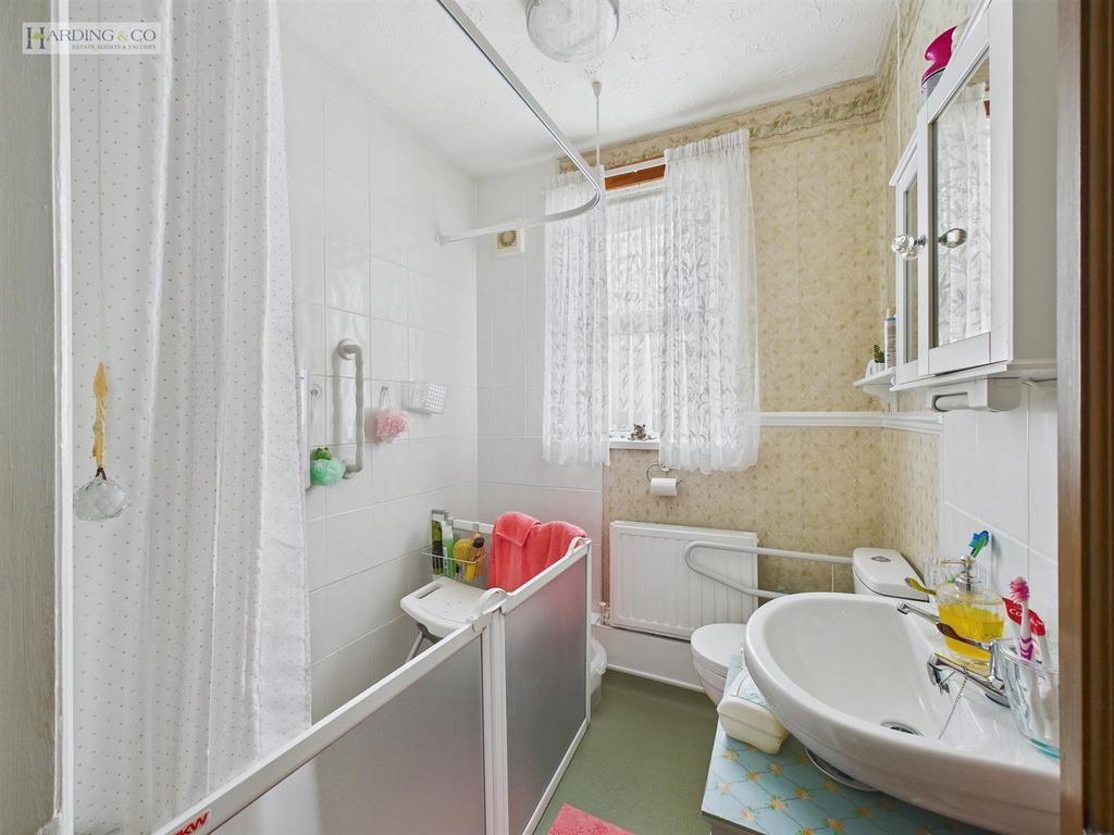 Bathroom .1.jpg