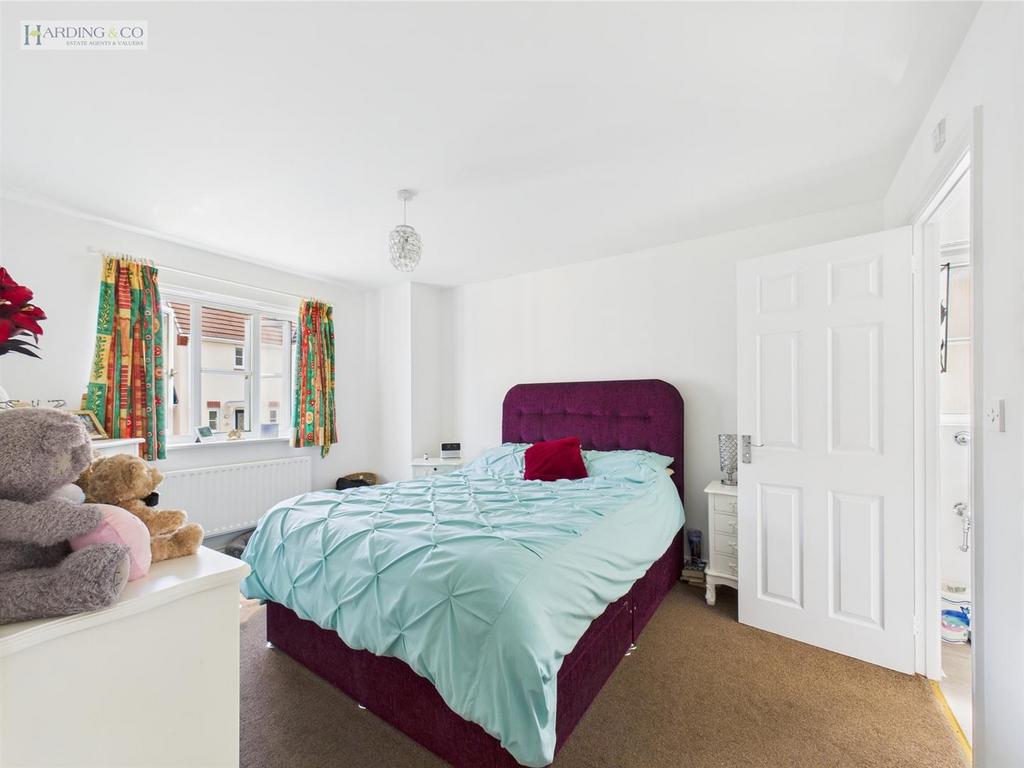 Bedroom 1.jpg