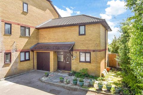 2 bedroom end of terrace house for sale, Radwinter Avenue, Wickford, Essex