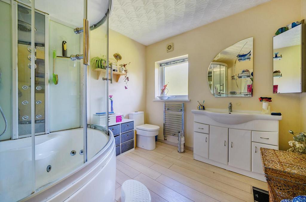 Ensuite1.jpg