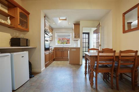 18 Midfield Road, Sheffield, S10 1SU
