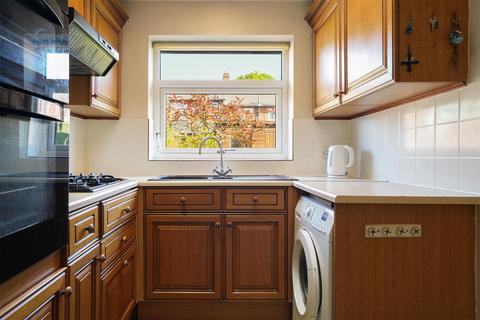 18 Midfield Road, Sheffield, S10 1SU