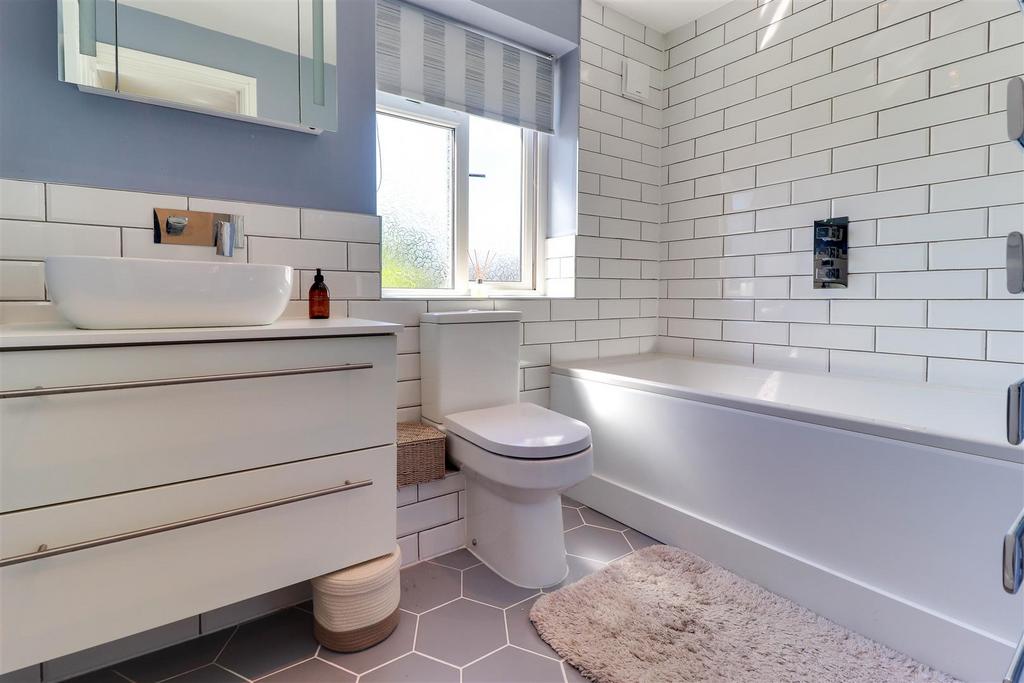 Bathroom 1.2.jpg